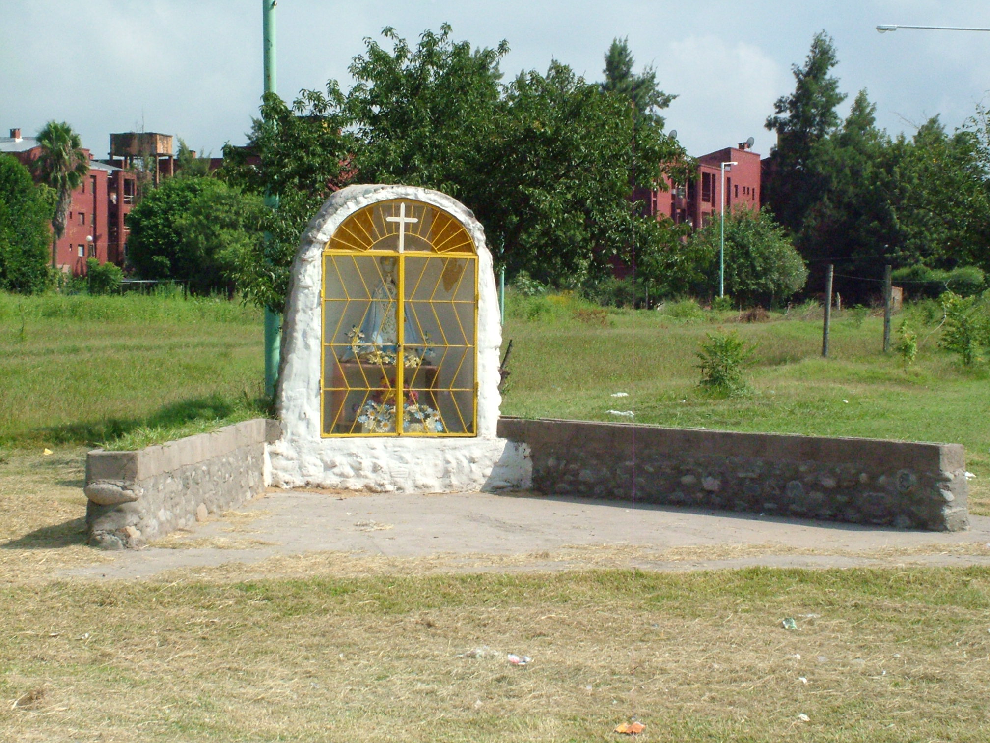 Gruta de la Virgen en Pje Boulogne Sur Mer y 4to pasaje