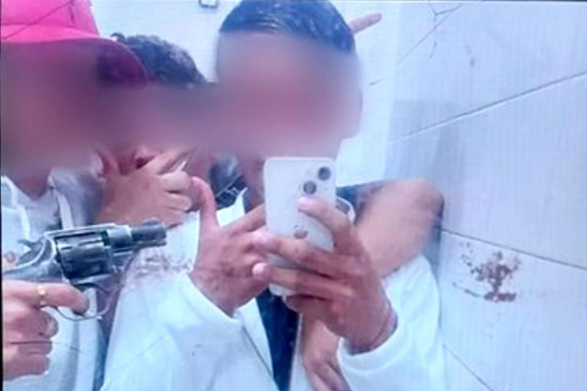 Allanaron e imputaron a un alumno de 16 años por fotos con un arma en la escuela de Balvanera