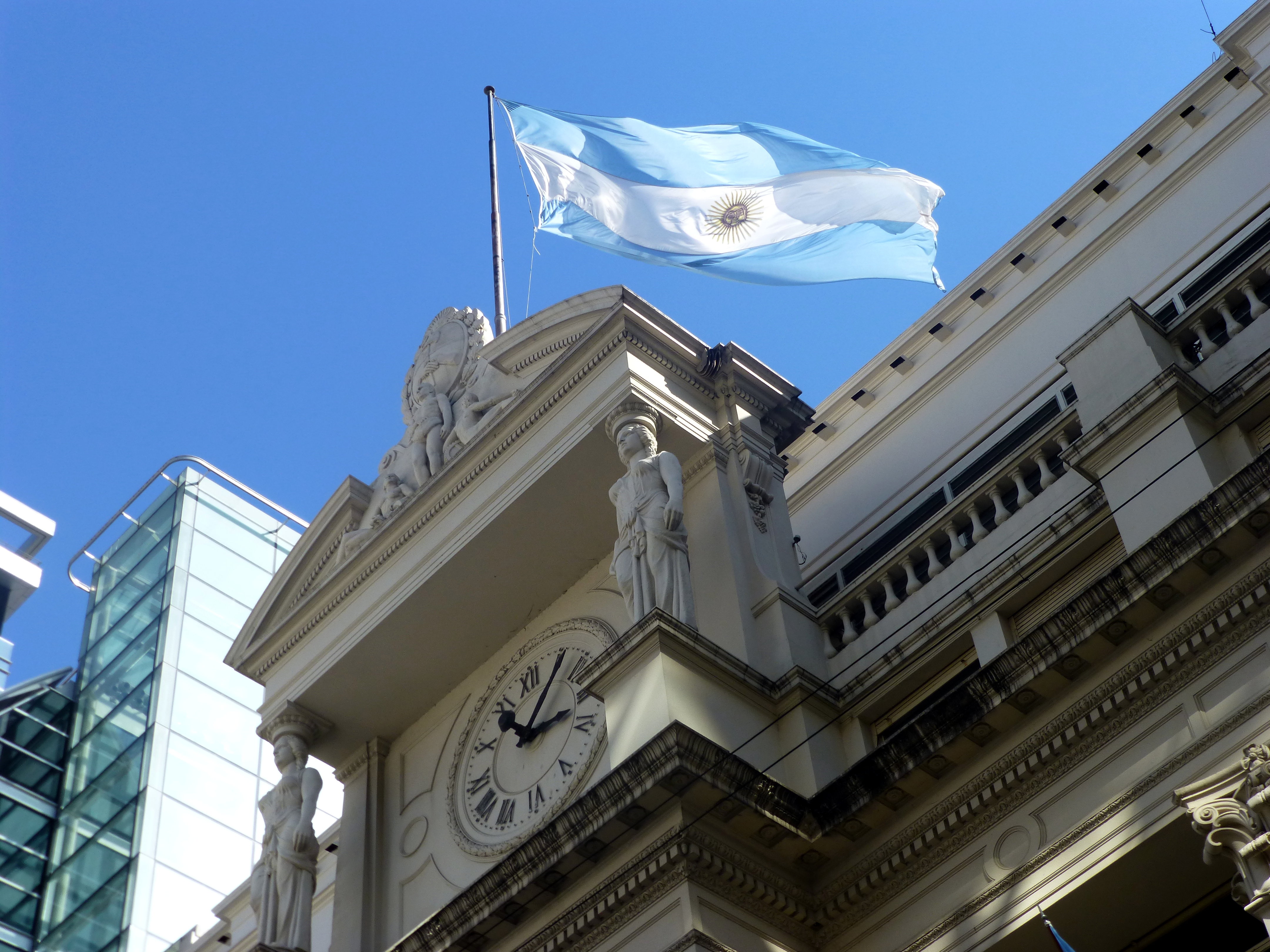 This is a photo of an Argentine monument identified by the ID