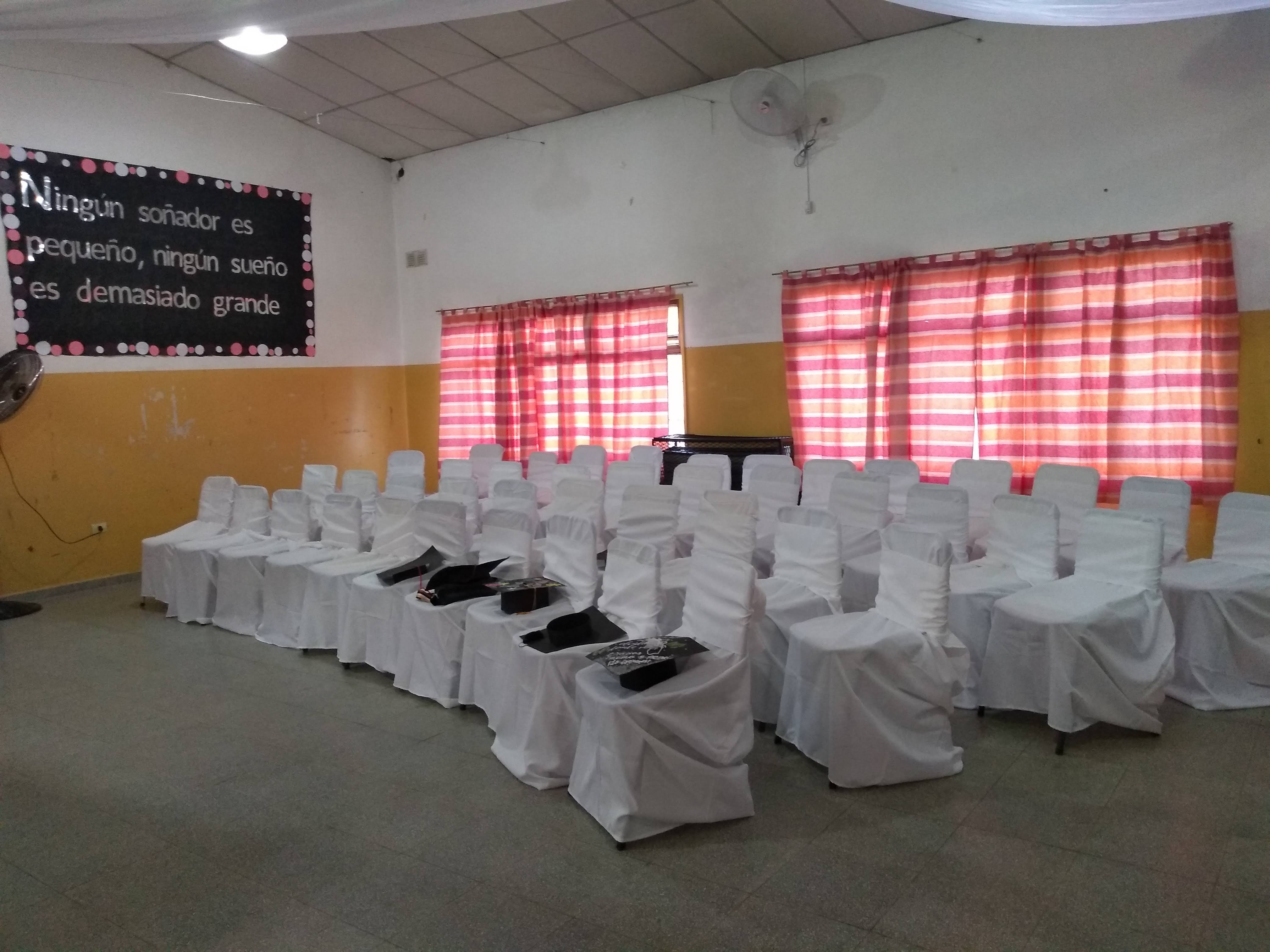 En ésta foto se puede observar el instante previo a iniciar el último acto de egresados realizado en una escuela secundaria, el mismo se realizó en la localidad de General Enrique Godoy, Provincia de 
