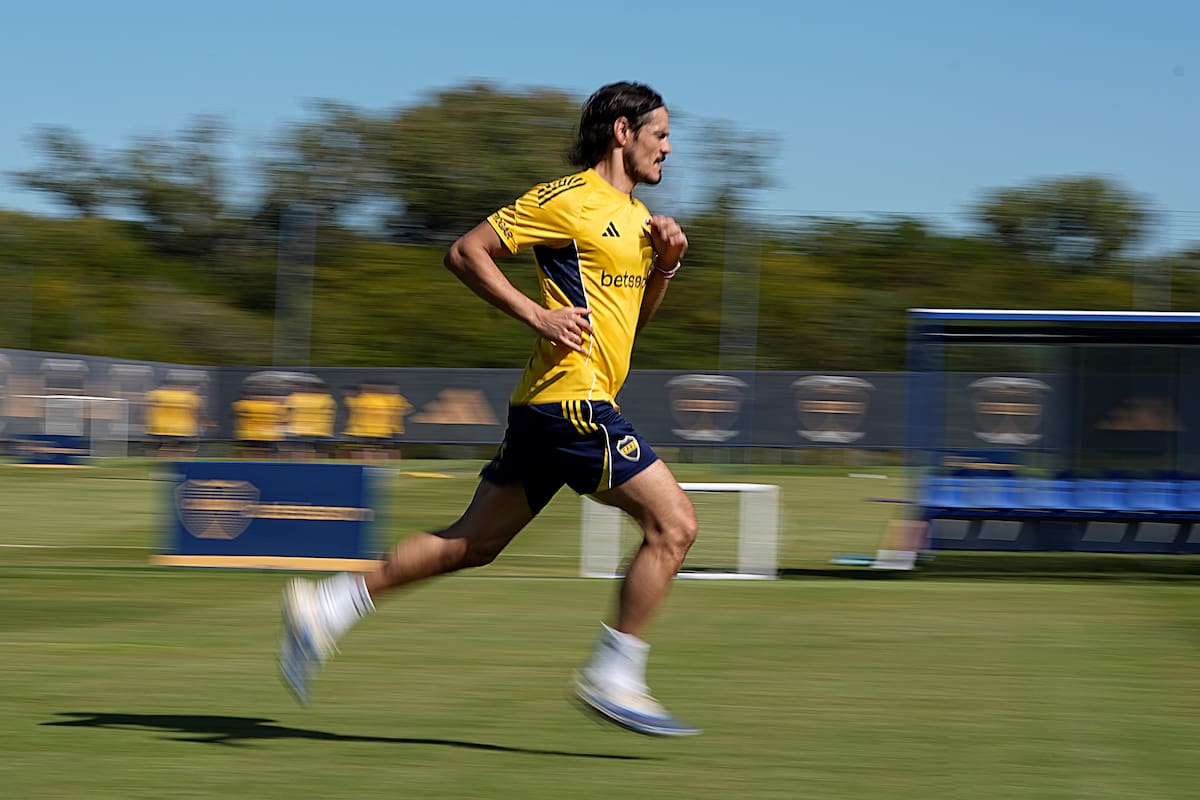 Cavani volvió a entrenarse y busca estar en la lista para la Libertadores