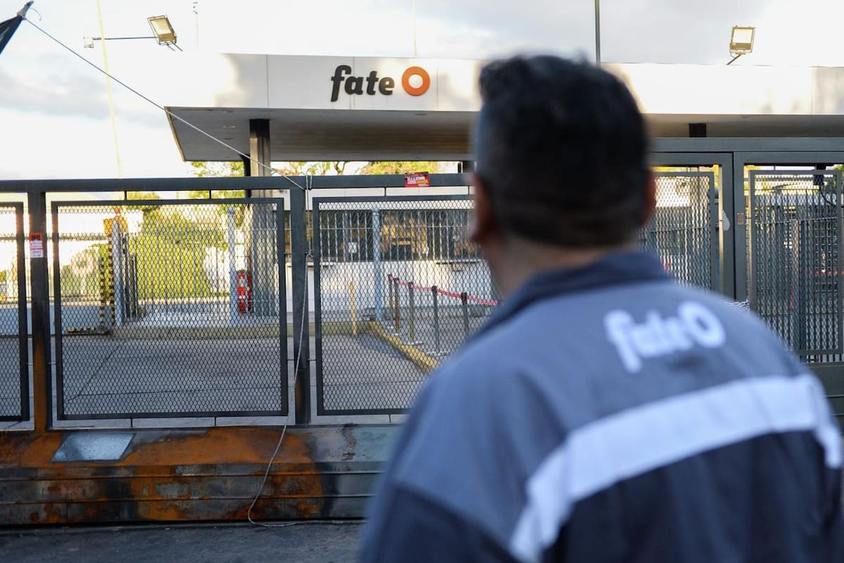 Desde la asunción de Milei hay 24.437 empleadores menos, según la SRT y Fundar