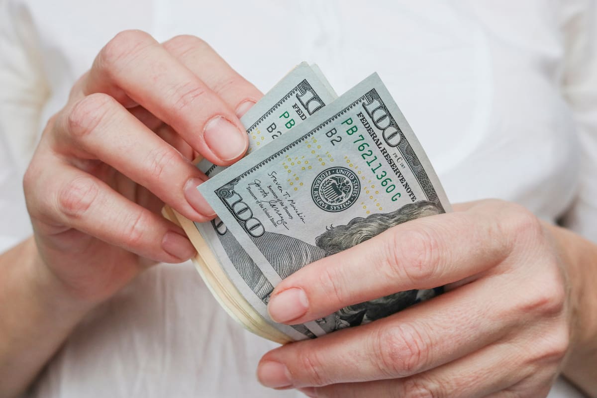 Dólar hoy: oficial $1.460, blue $1.435 y la inflación de mayo en la mira