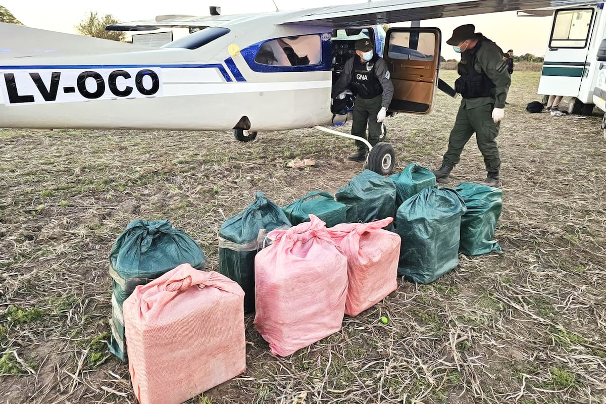 Dos avionetas con casi 800 kg de cocaína en Santa Fe expone la logística narco
