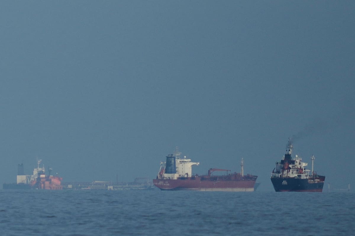 EE.UU. interceptó y disparó contra un carguero iraní cerca del estrecho de Ormuz