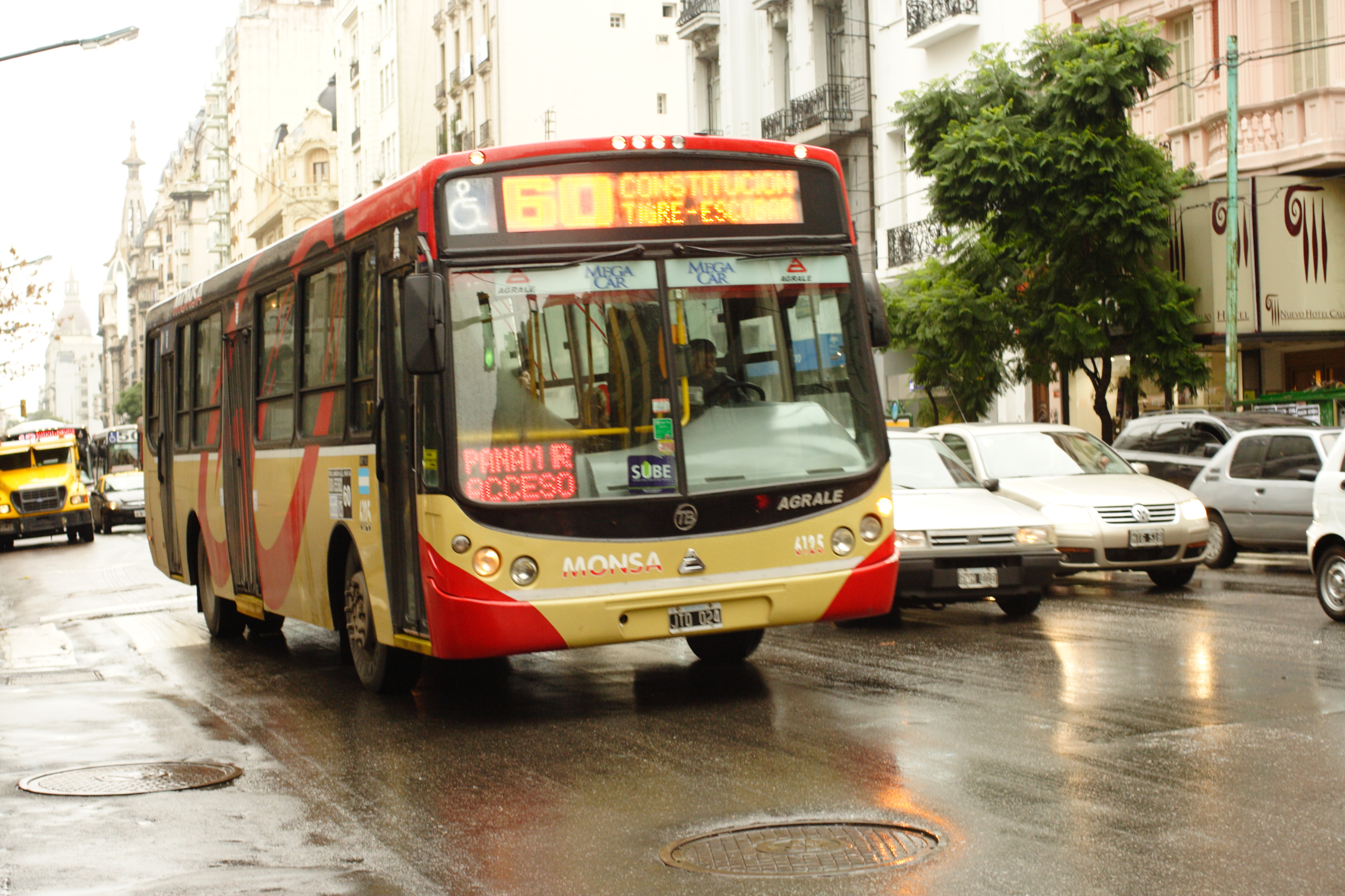 Bus on a rainy day on Callao Avenue, Buenos Aires.

Автобус в БА