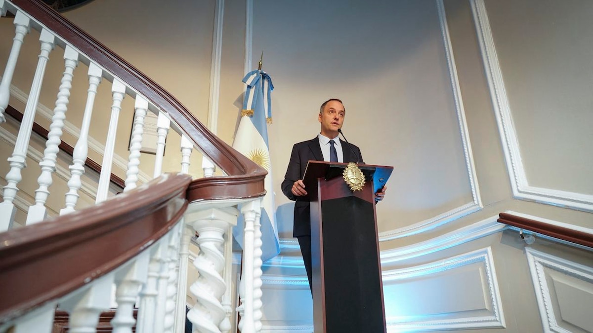 El Gobierno suma a Adorni en la firma de todas las erogaciones del Estado