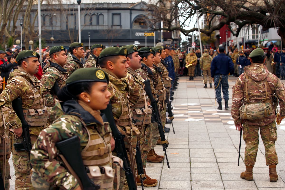 El Gobierno usa ingresos por inmuebles y privatizaciones para modernizar a las Fuerzas Armadas