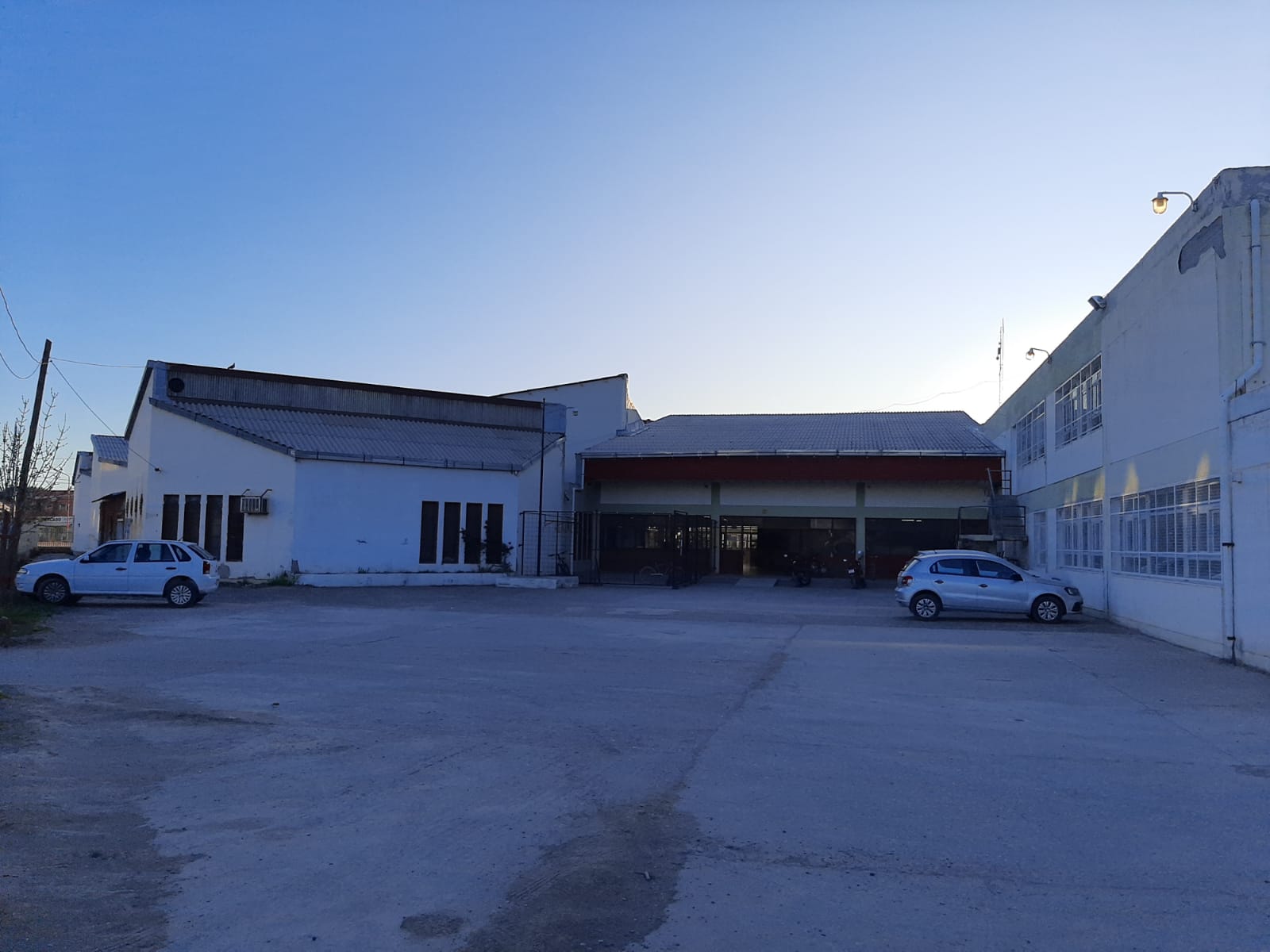 Acceso a estacionamiento de la Escuela Secundaria Técnica