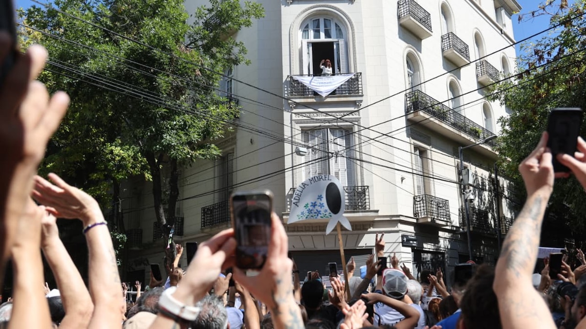 Fiscales pidieron advertir a Cristina Kirchner por salir al balcón en la marcha del 24 de marzo
