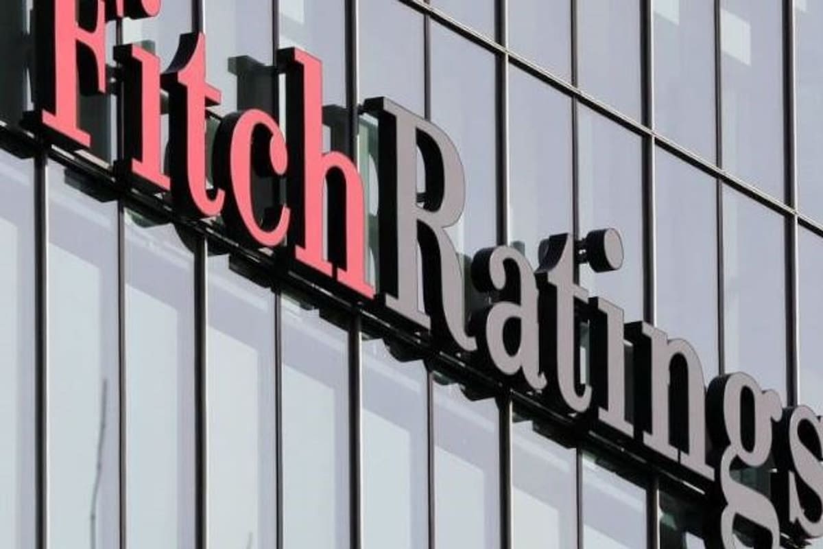 Fitch sube la calificación de la deuda argentina a B-; impacto puntual en mercados