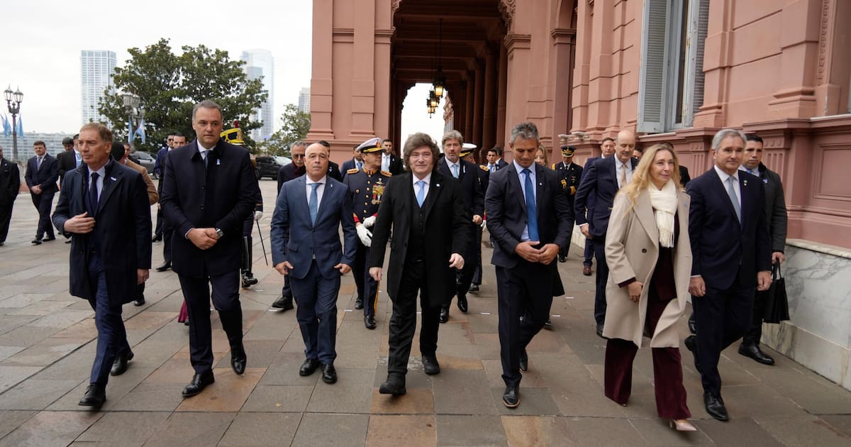 Gabinete post‑Tedeum: gestos de unidad y ausencias que reavivan internas