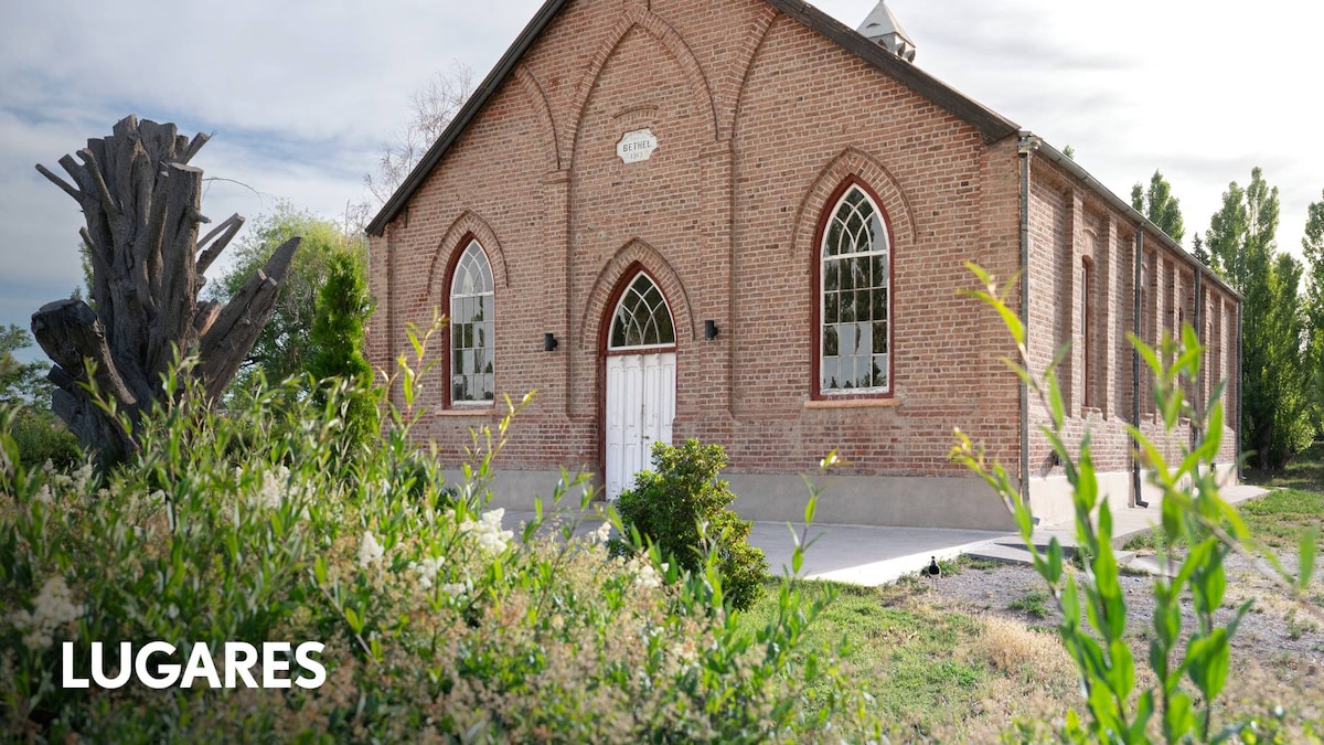 Gaiman: capillas, té y la urgencia de datos para preservar un patrimonio vivo