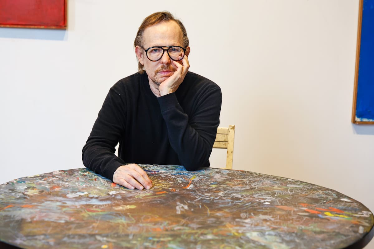 Guillermo Kuitca reúne 45 'Diarios' (1994–2025) y expone la mesa en Arthaus