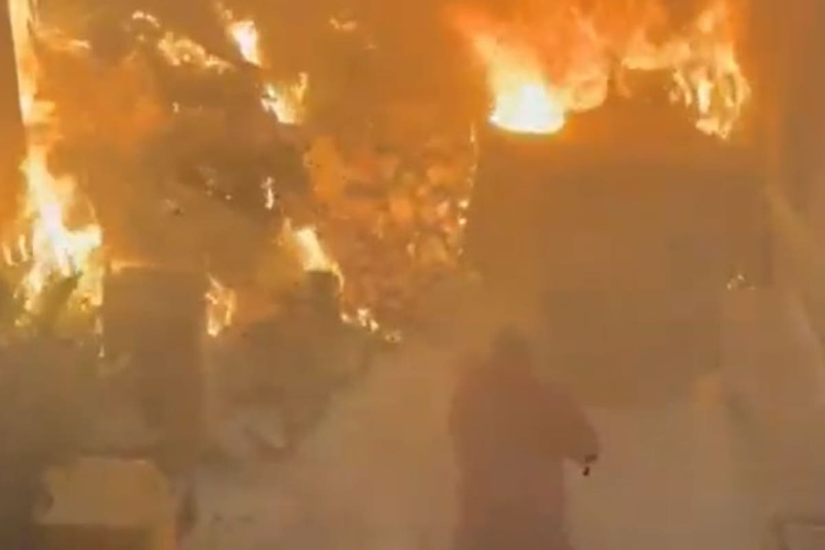 Incendio en Sociales (UBA) obligó a evacuar el edificio y dejó dos hospitalizados