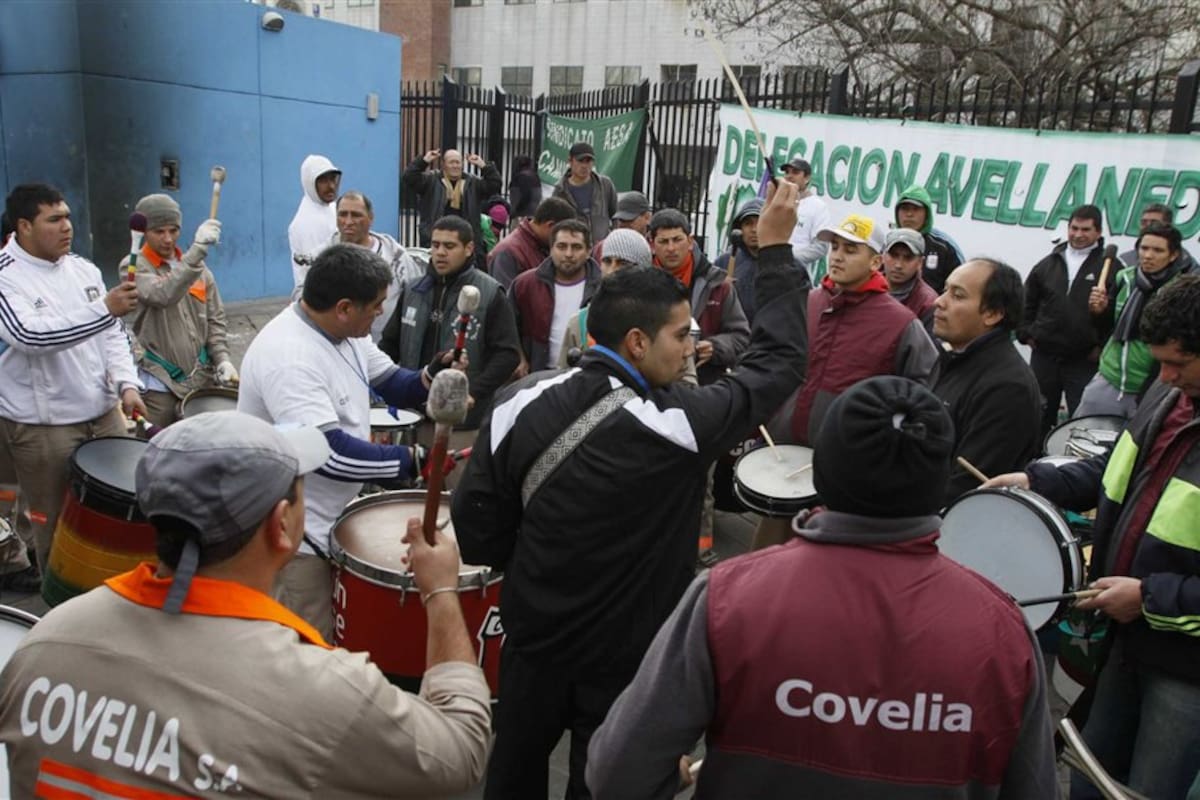 Intendentes bonaerenses buscan ahorrar con la municipalización de residuos y chocan con Moyano