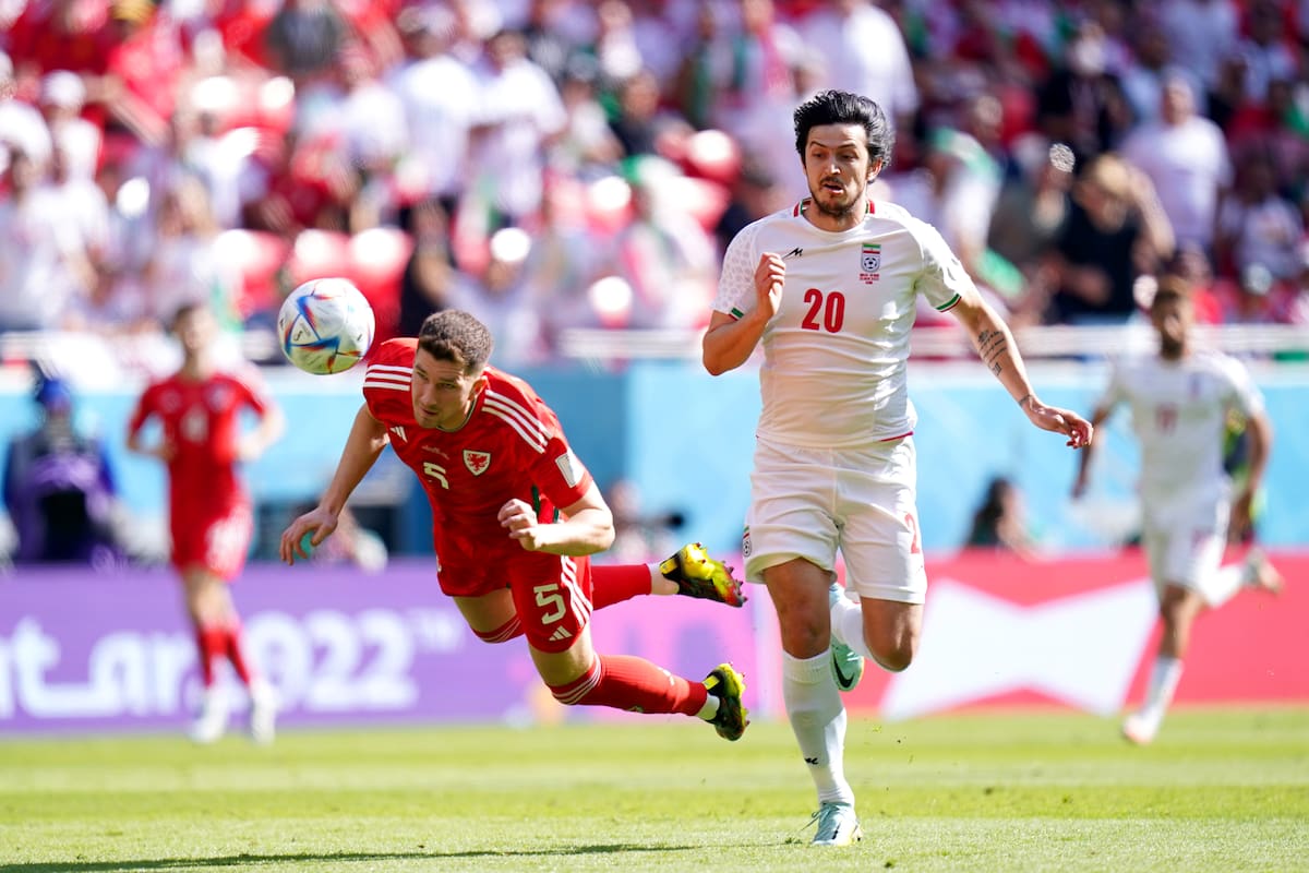 Irán deja fuera a Sardar Azmoun del Mundial por una foto, según La Nación