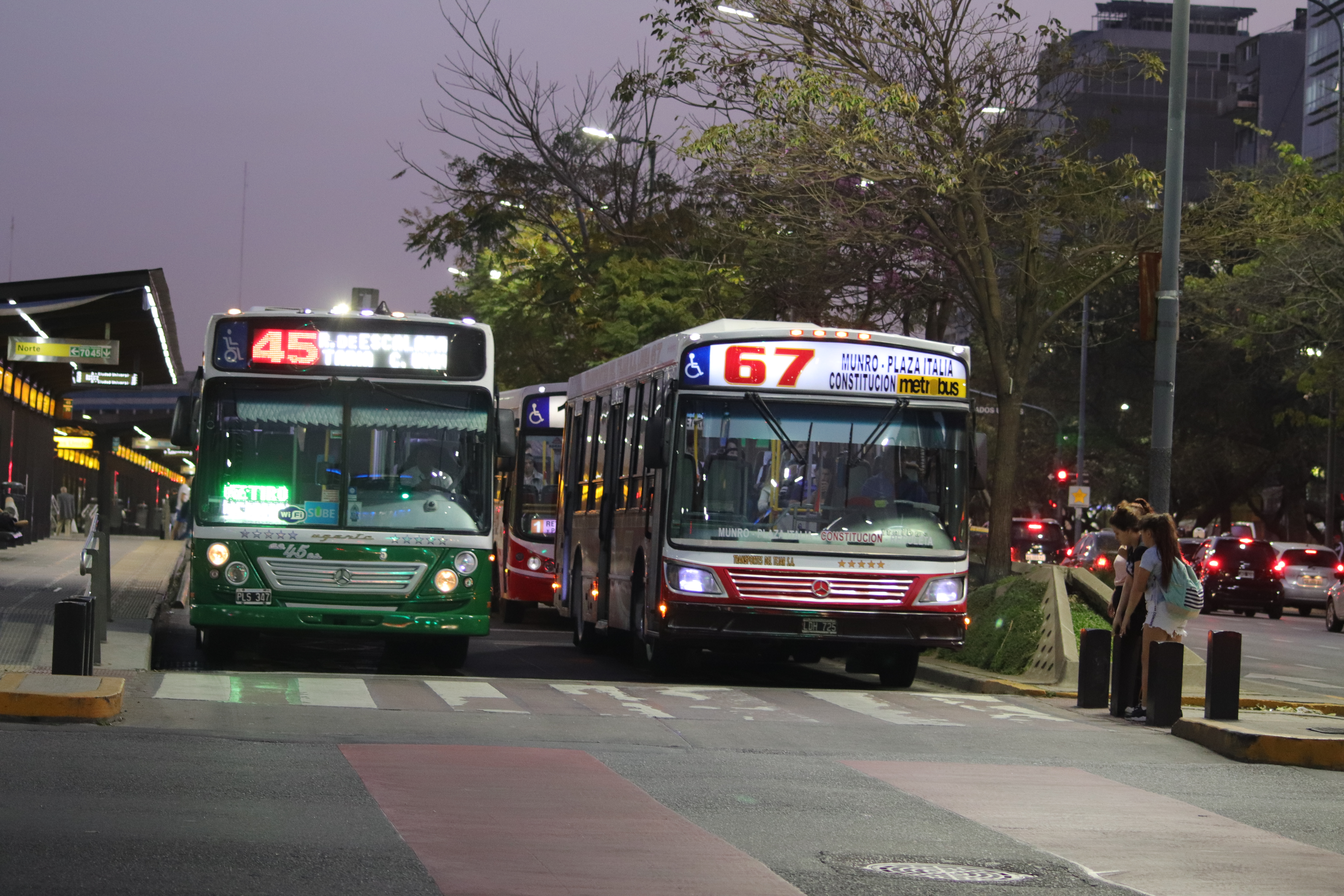 Sromowce Niżne - Mercedes-Benz OH 1718L/Ugarte Europeo bus #5 on line No. 45 and Mercedes-Benz OH 1718L/Italbus Tropea II bus #6 on line No. 67