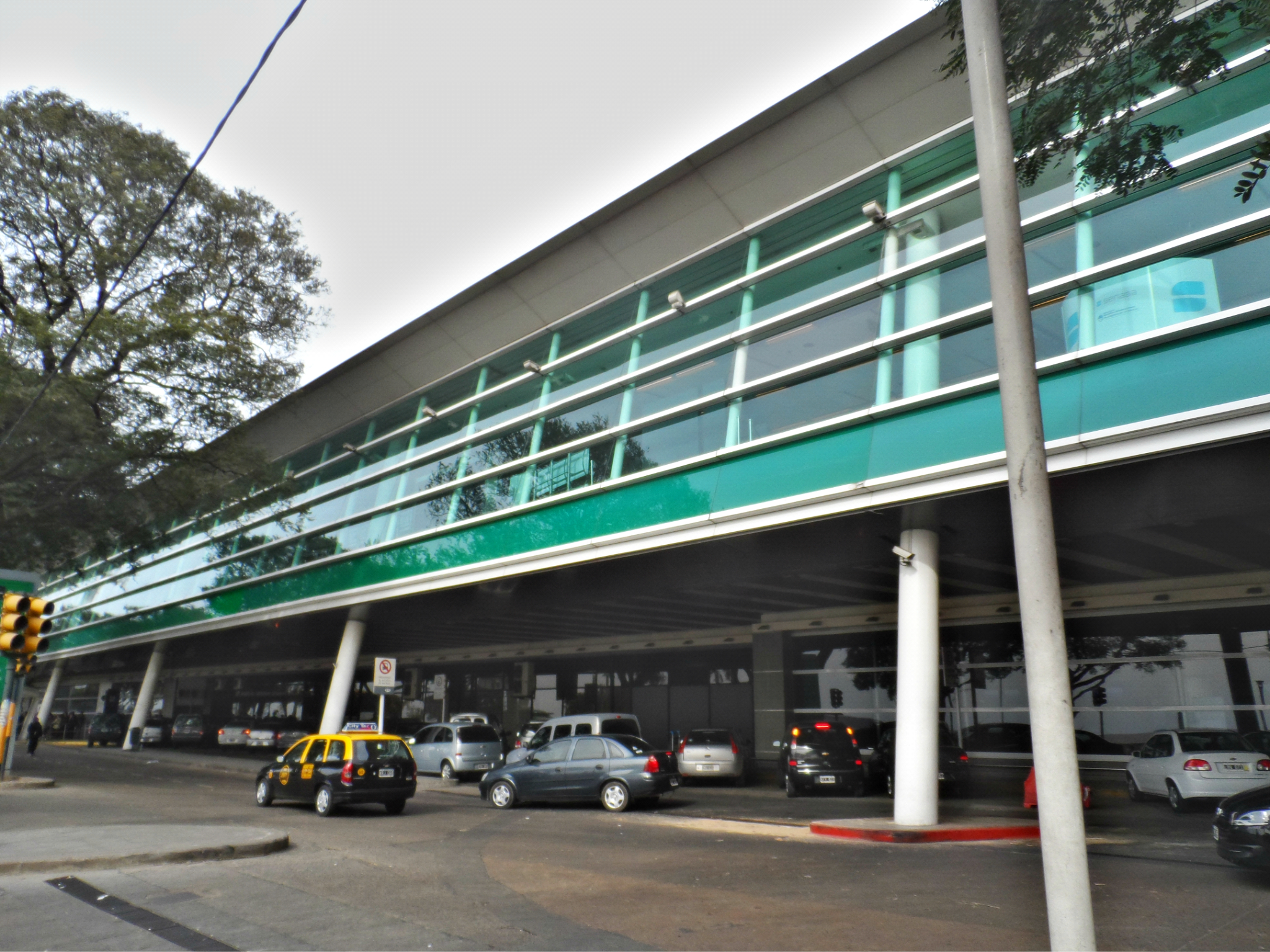 Aeroparque Newbery - Terminal A1 (Arqs. Marcelo Minolitti, Tomislav Kljajo y Rodolfo Miani, 1999-2001).