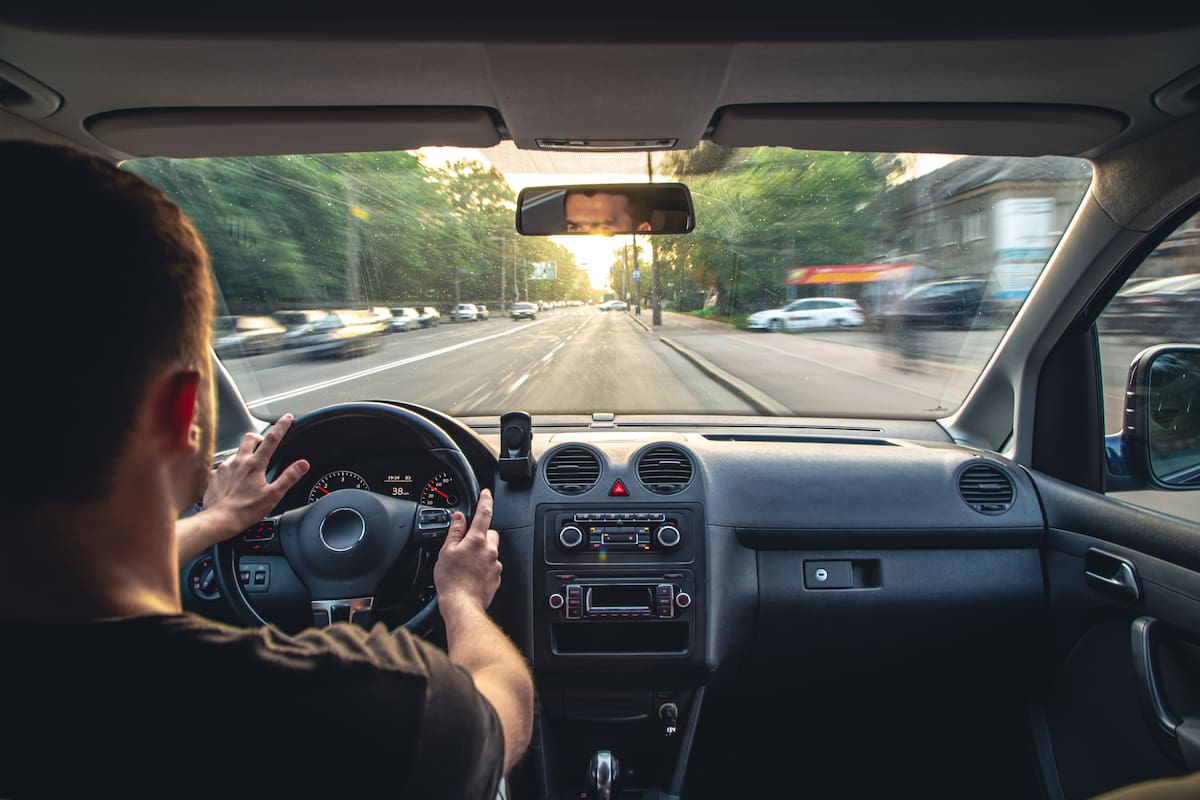 Lo que extrañamos de los autos antiguos, pese a la tecnología