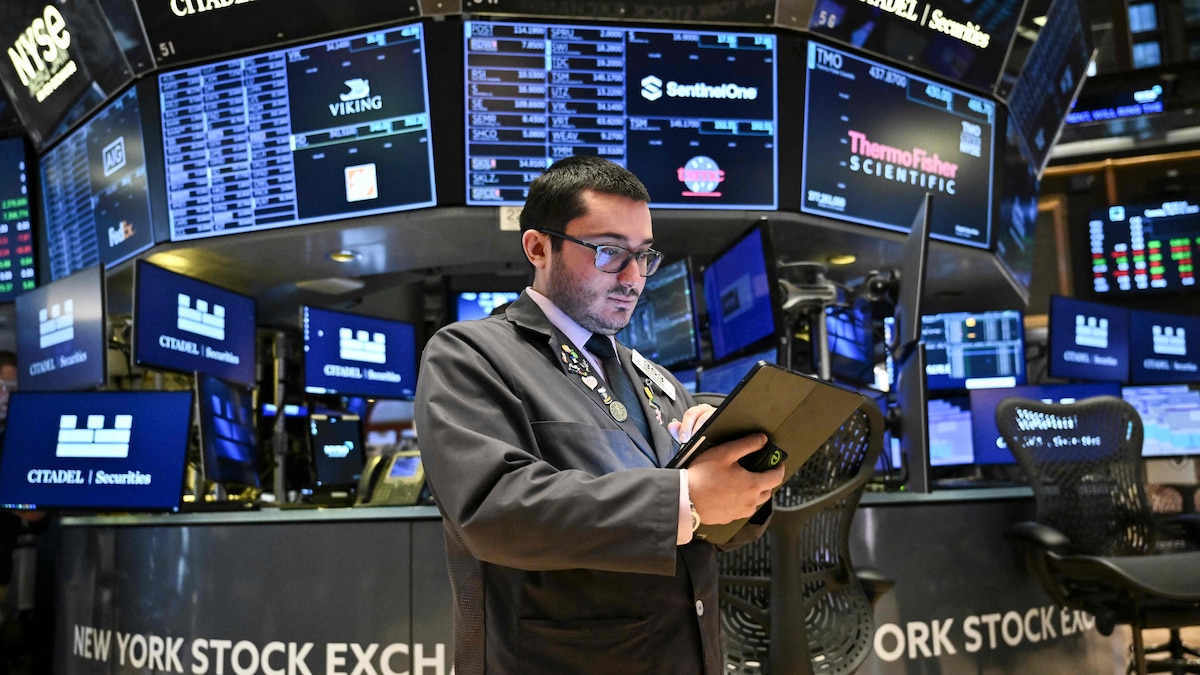 Mejora global: acciones argentinas suben y dólar oficial toca mínimos mensuales