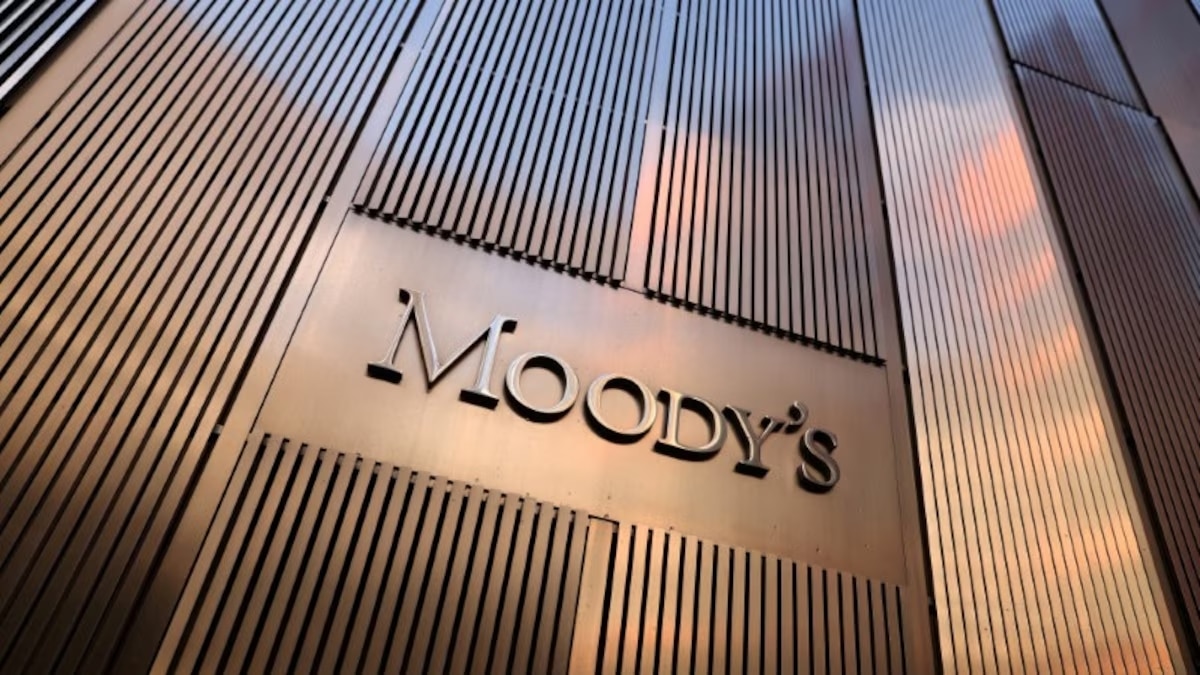 Moody's alerta: la mora bancaria sube y advierte sobre créditos en dólares