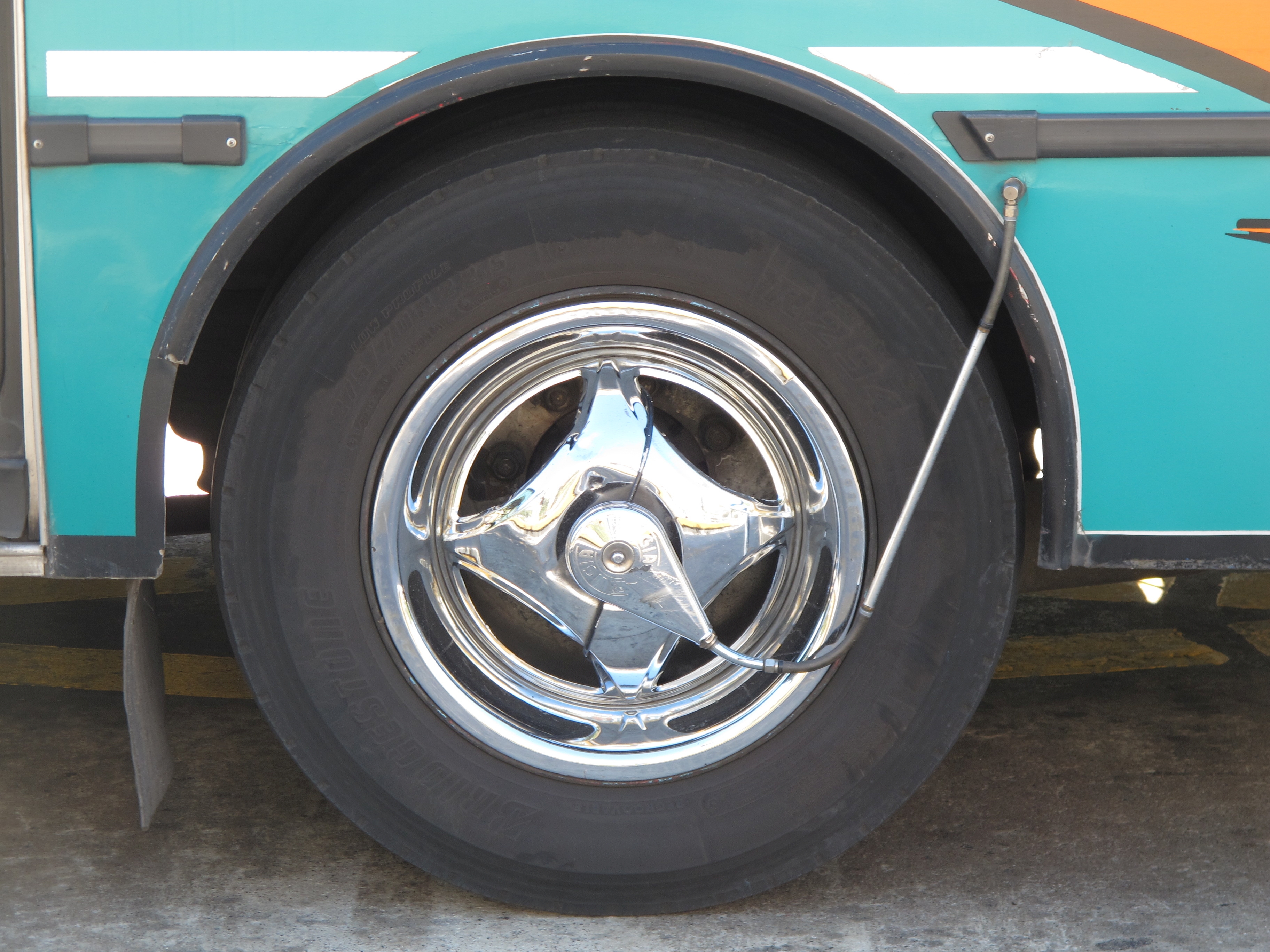 Buenos Aires - bus wheel