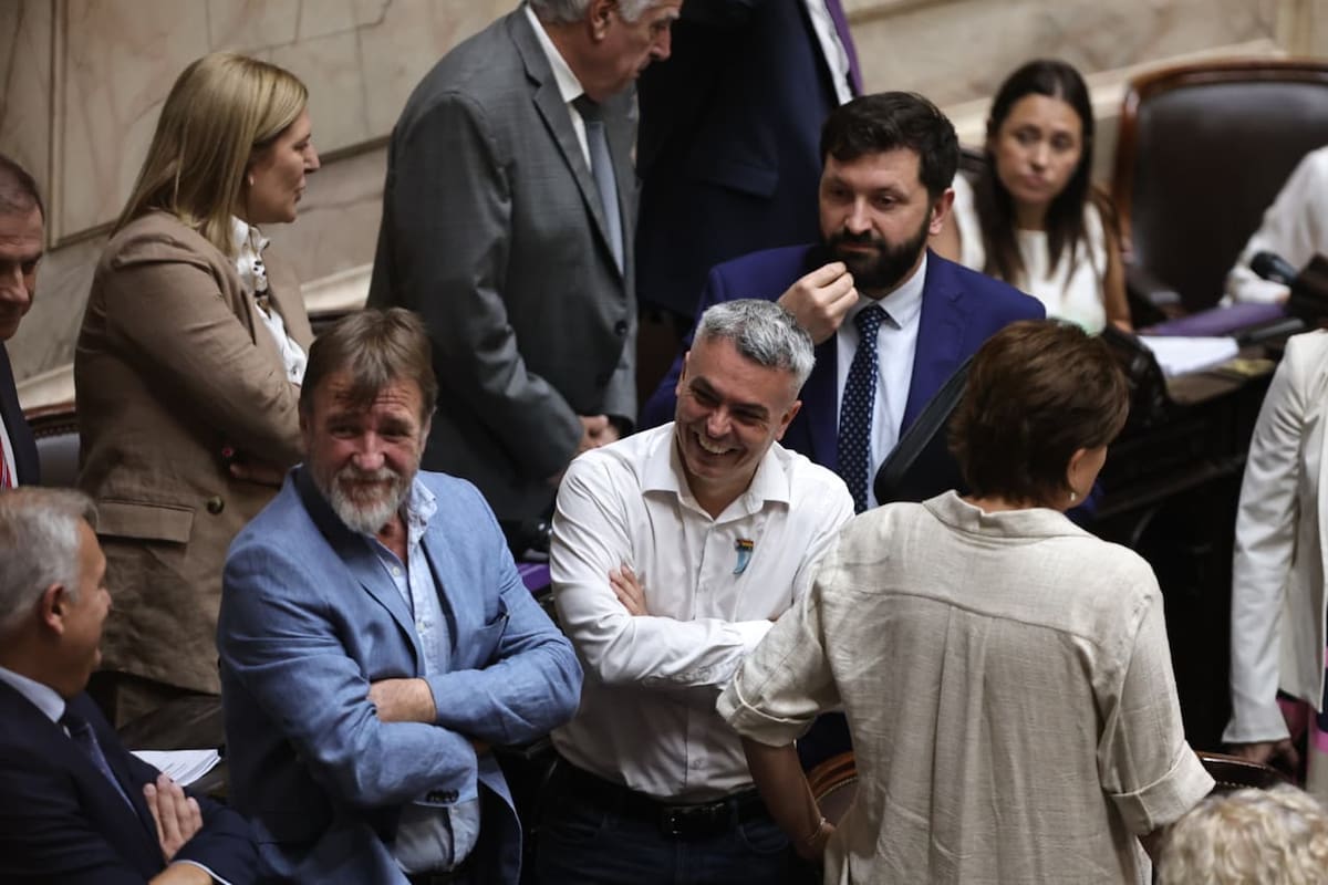 Oposición pide sesión para activar la interpelación a Manuel Adorni