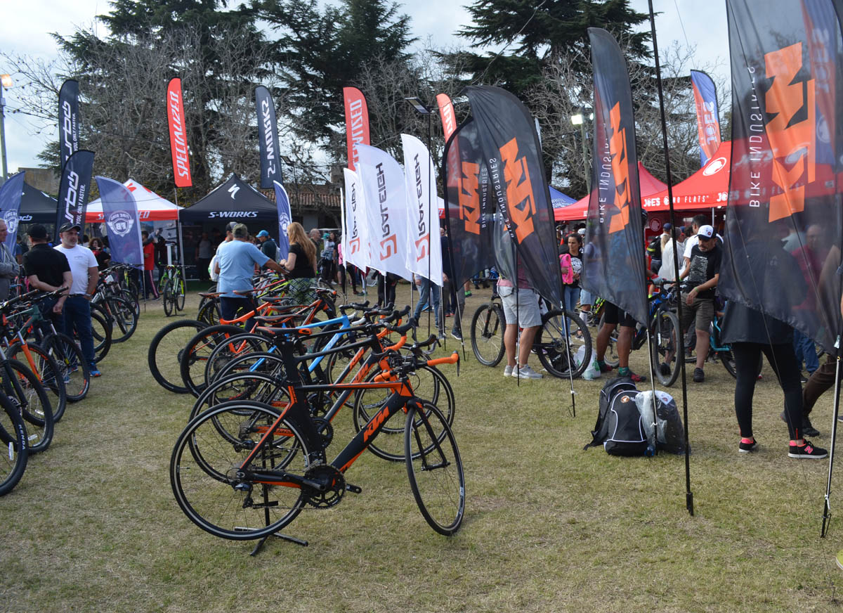 Bicycles and stands in Rio Pinto Challenge in the city of La Cumbre. May 2019.