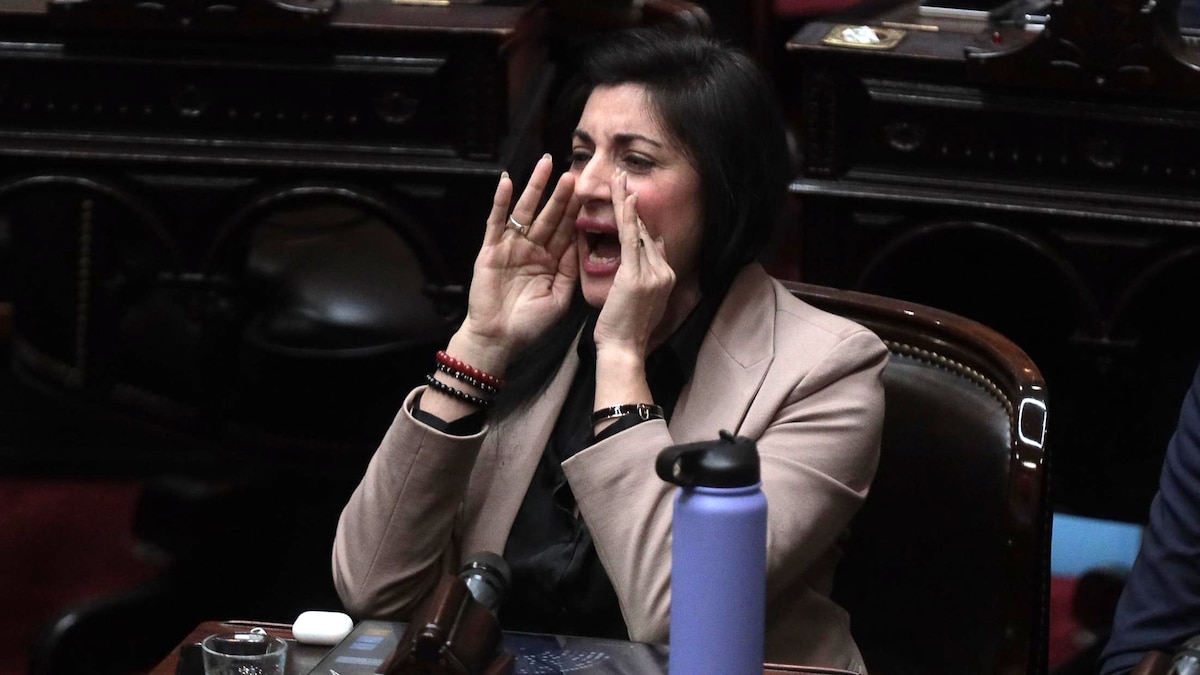 Santillán dijo que se reunió con el embajador de Checoslovaquia