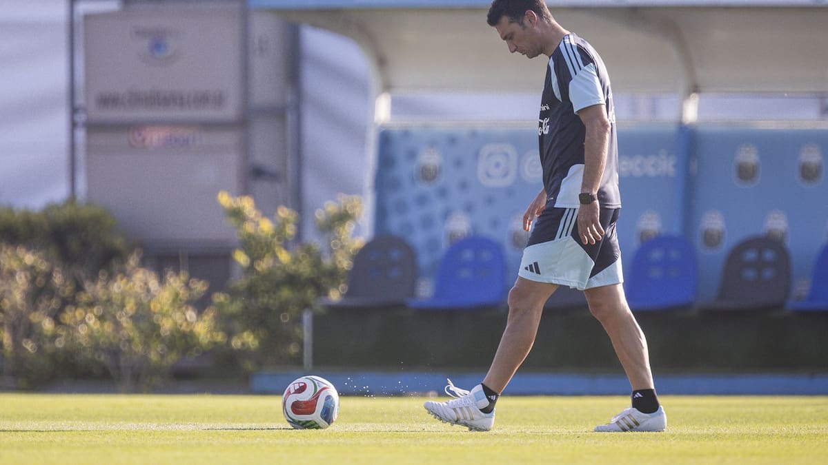 Scaloni espera hasta el plazo por la lista de 26; Messi tendrá diez días de recuperación