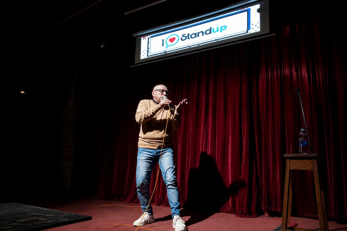 Stand up para mayores: risas, vocación y cursos en Paseo La Plaza