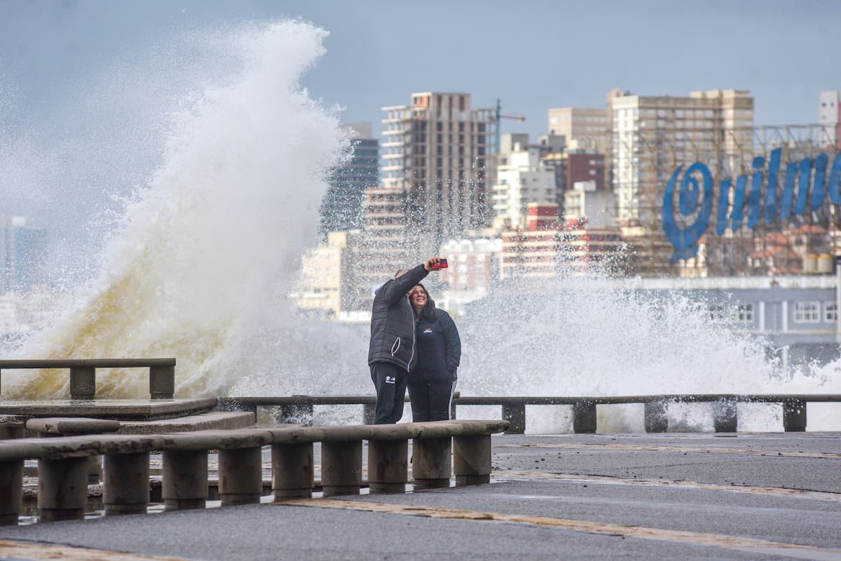 Temporal arrasó la rambla de Monte Hermoso y dejó daños severos en la costa bonaerense