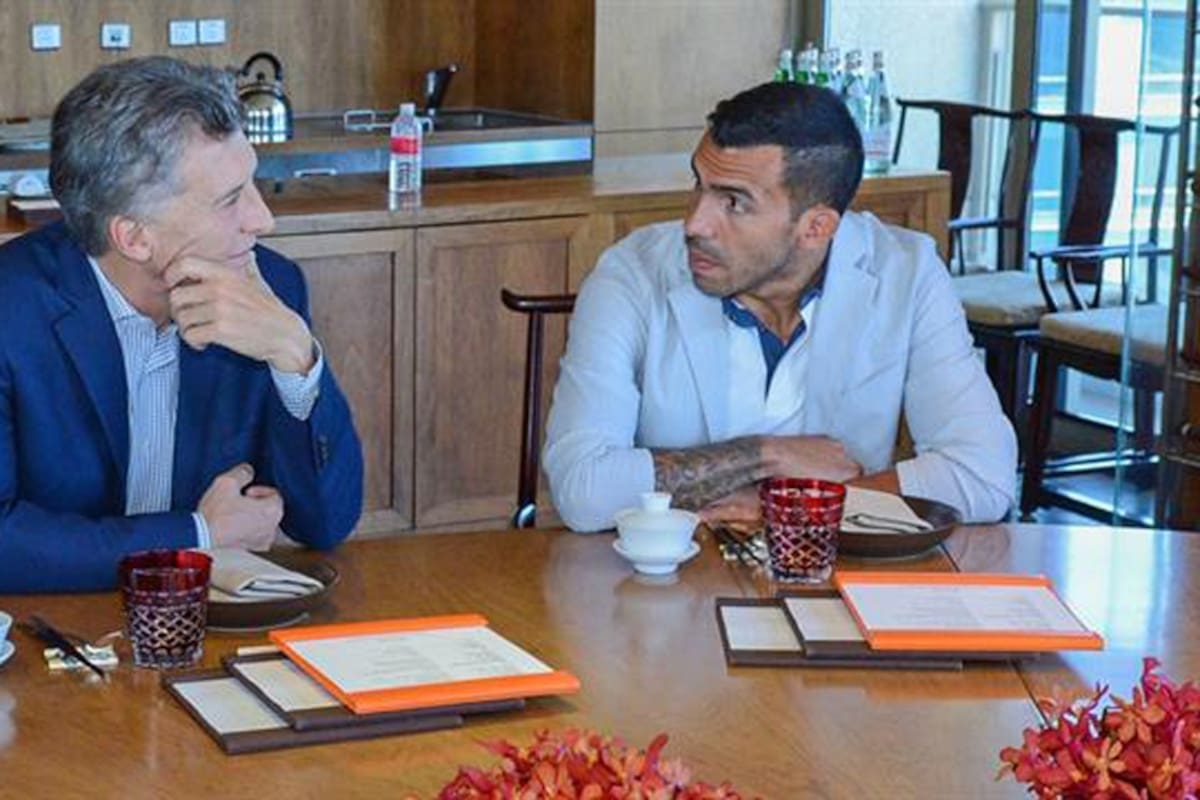 Tevez: del buzo de entrenador al coqueteo por la presidencia de Boca