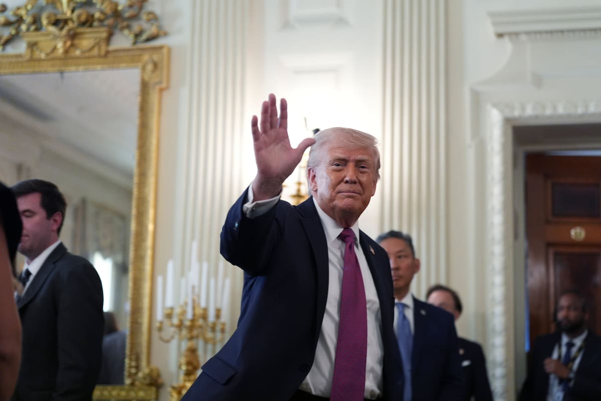 Trump participa en maratón de lectura bíblica en medio de la polémica con el papa