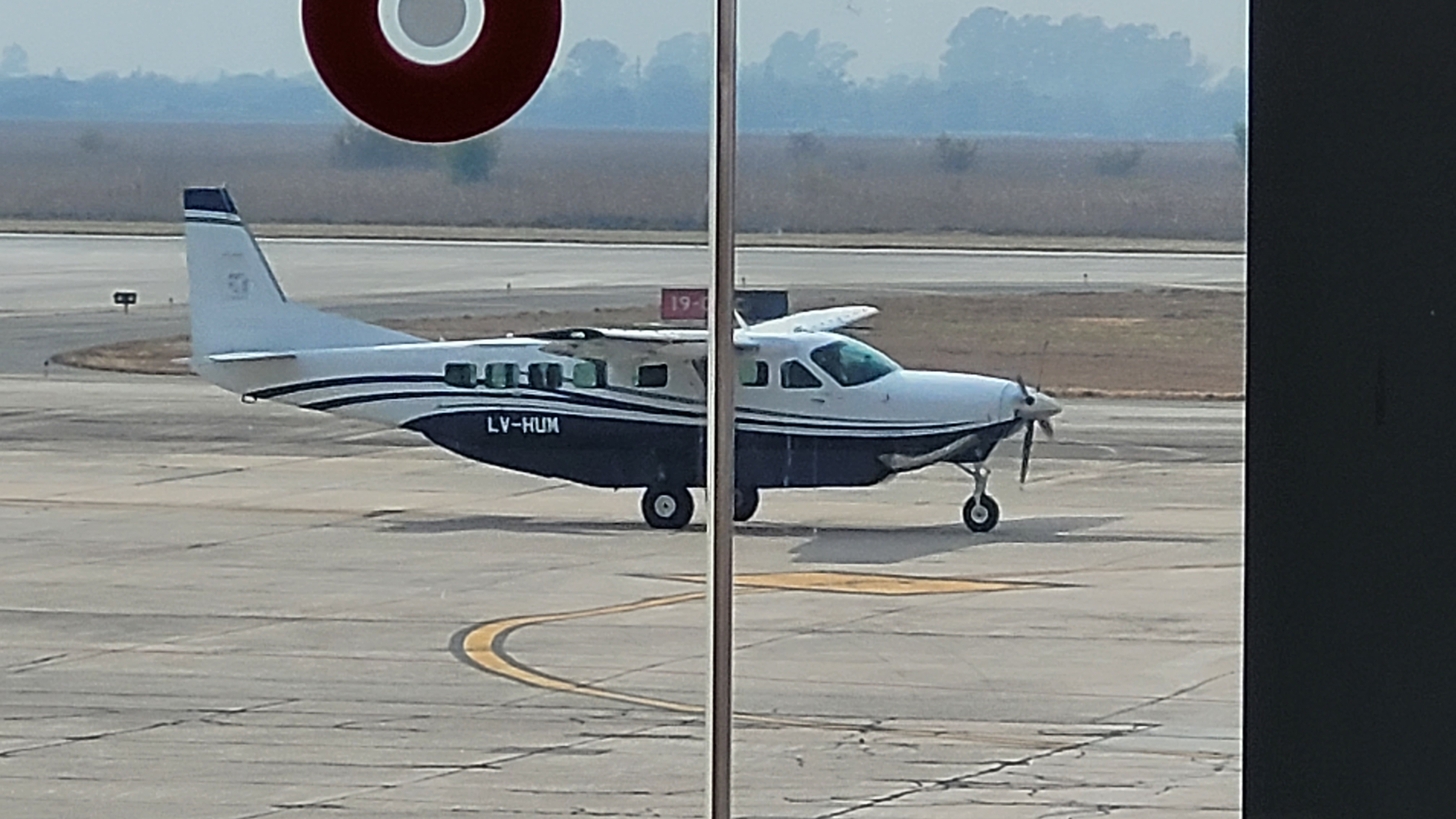Cessna 208 en plataforma del Aeropuerto Internacional de Córdoba (Argentina). Fuente: Periodista Horacio Cambeiro.