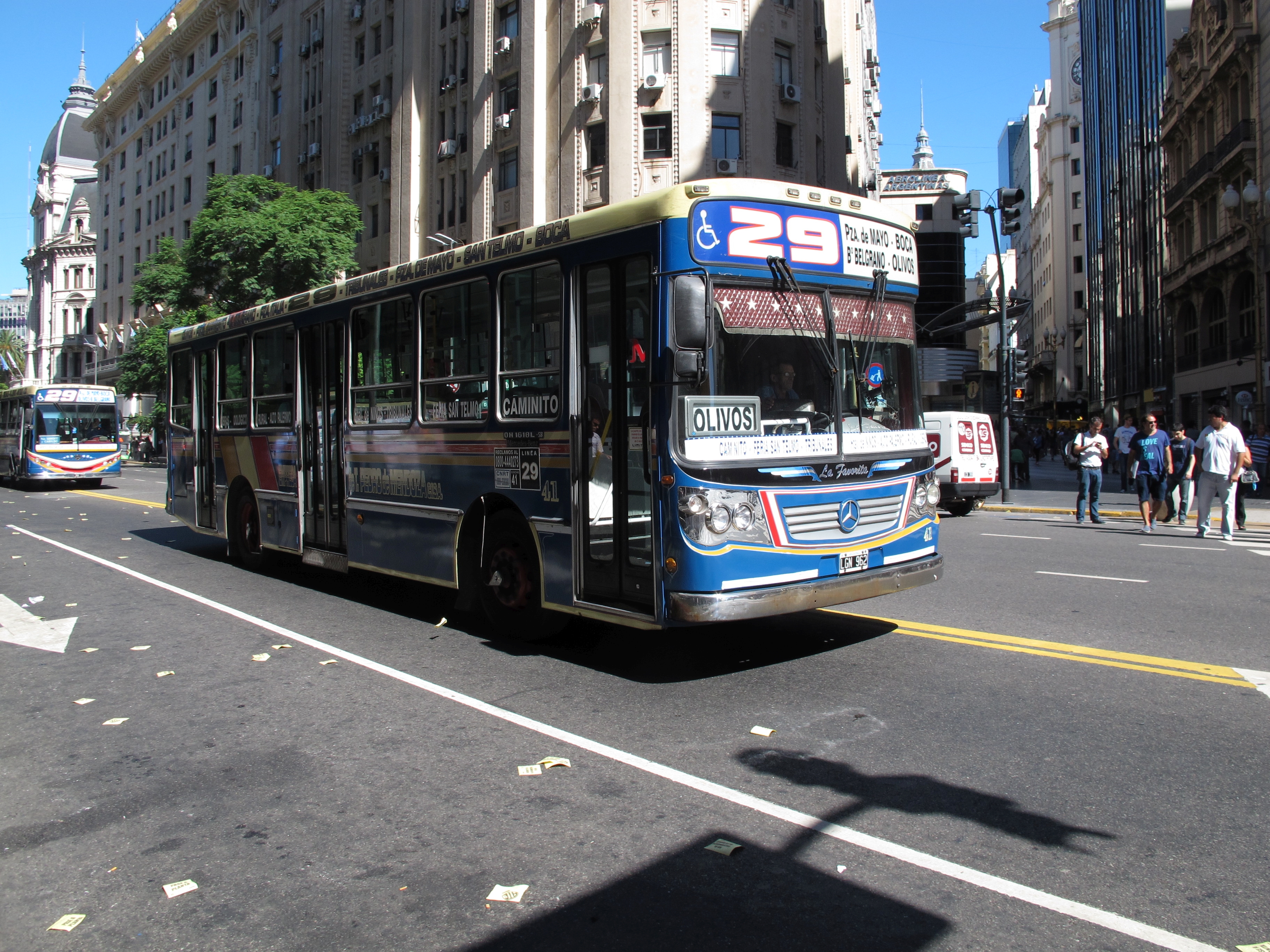 Buenos Aires - La Favorita Mercedes-Benz OH 1618L bus #41 on line No. 29 (Av Pres. Roque Sáenz Pena)